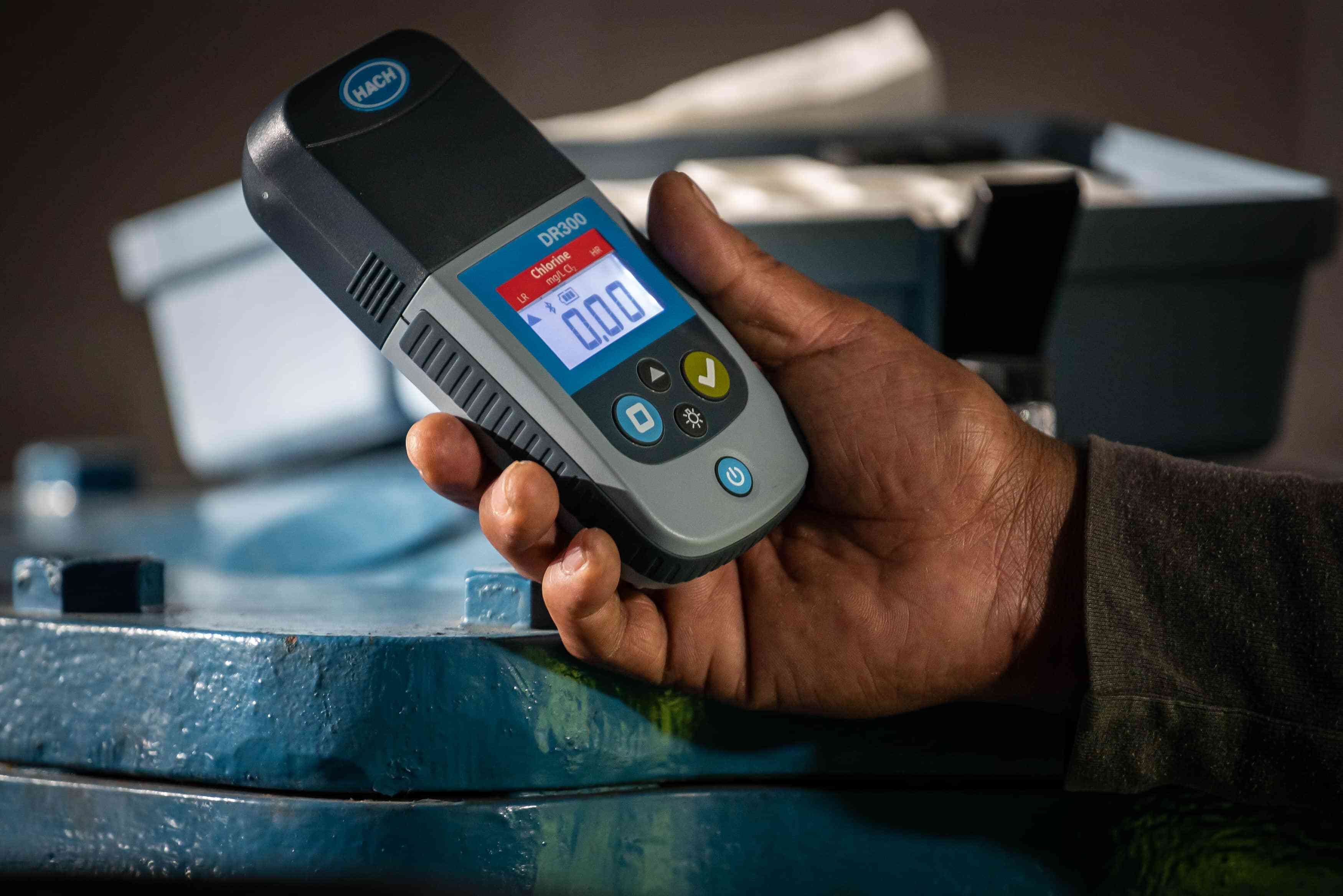 Hach DR300 Colorimeter in hand